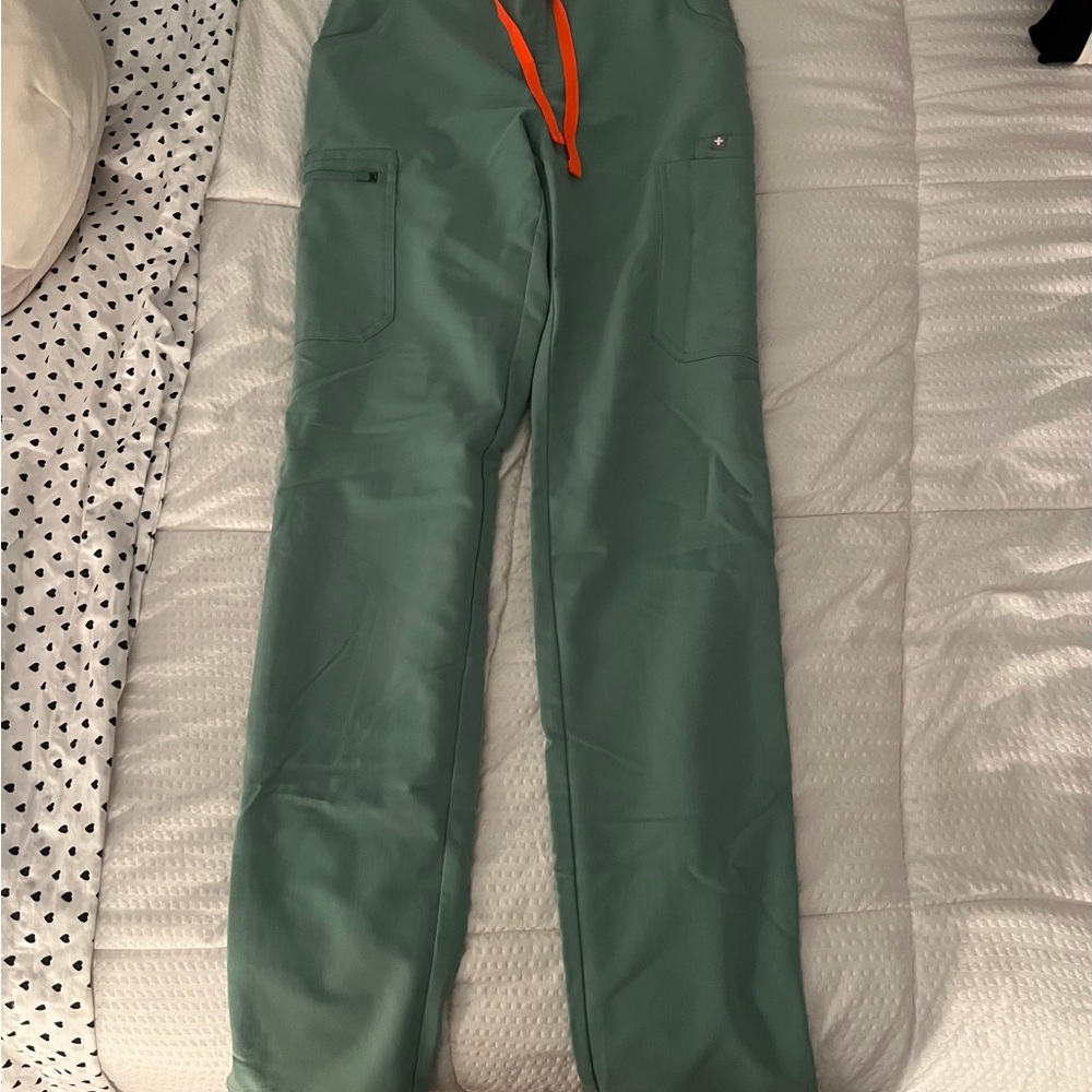 Figs scrub pants. Extra small tall